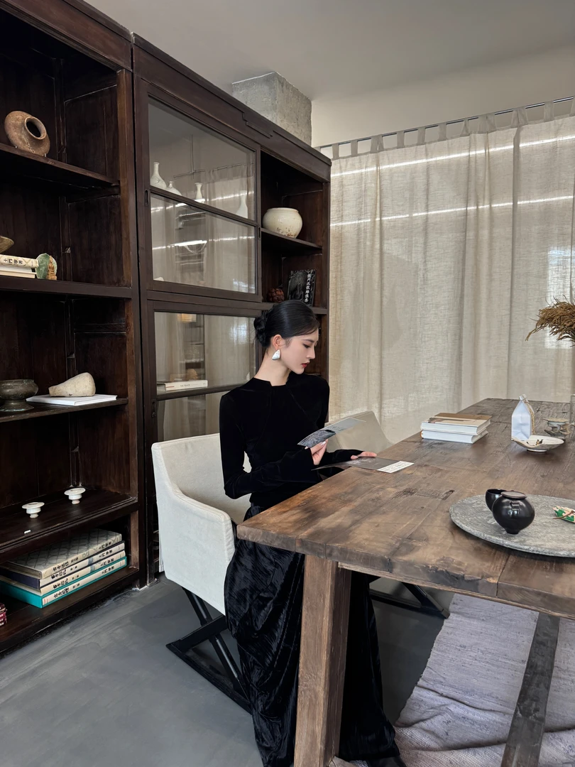 HEYI【流动艺术】小众黑色上衣立裁设计两件套丝绒垂感半身裙套装