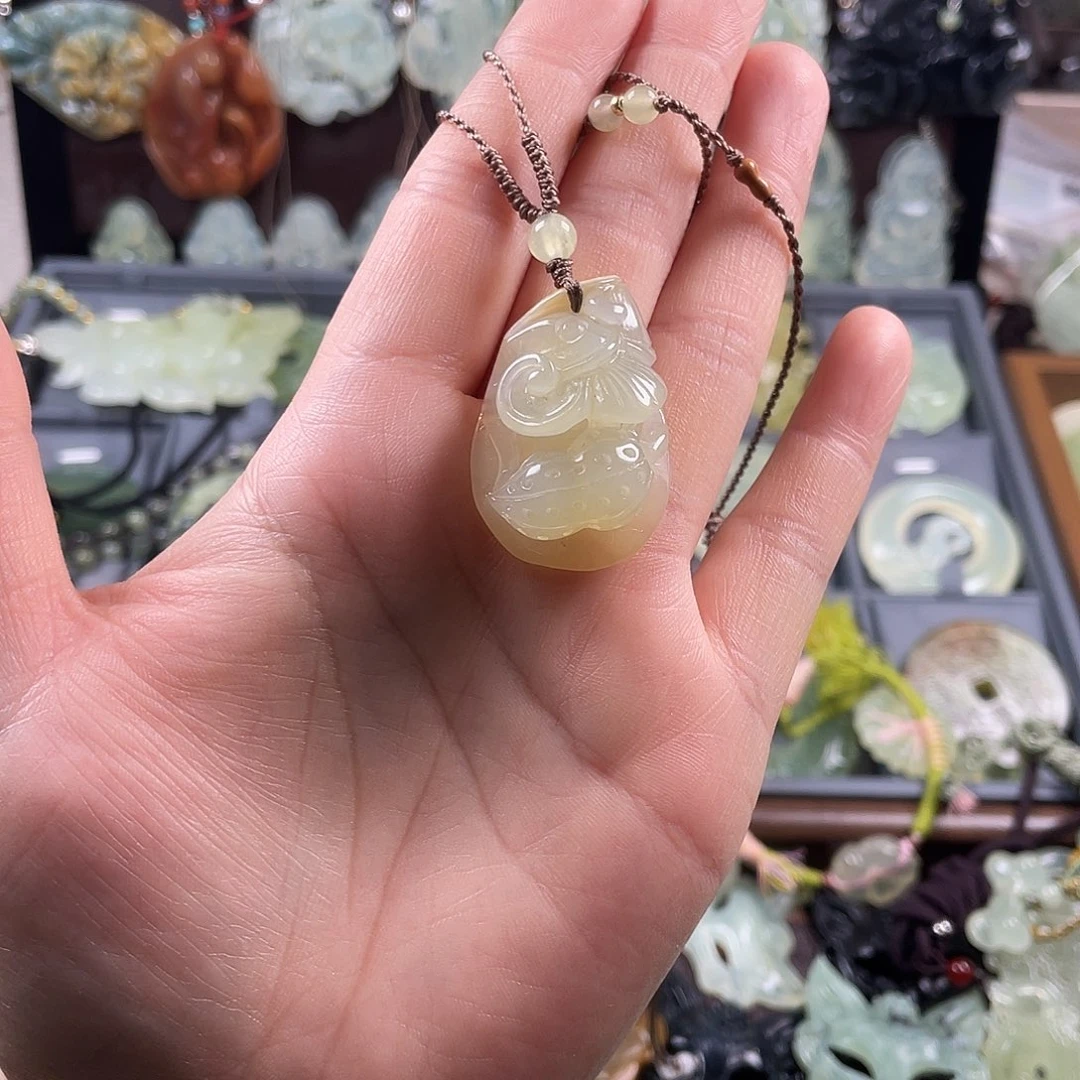 岫玉未镶嵌吊坠(赠链)