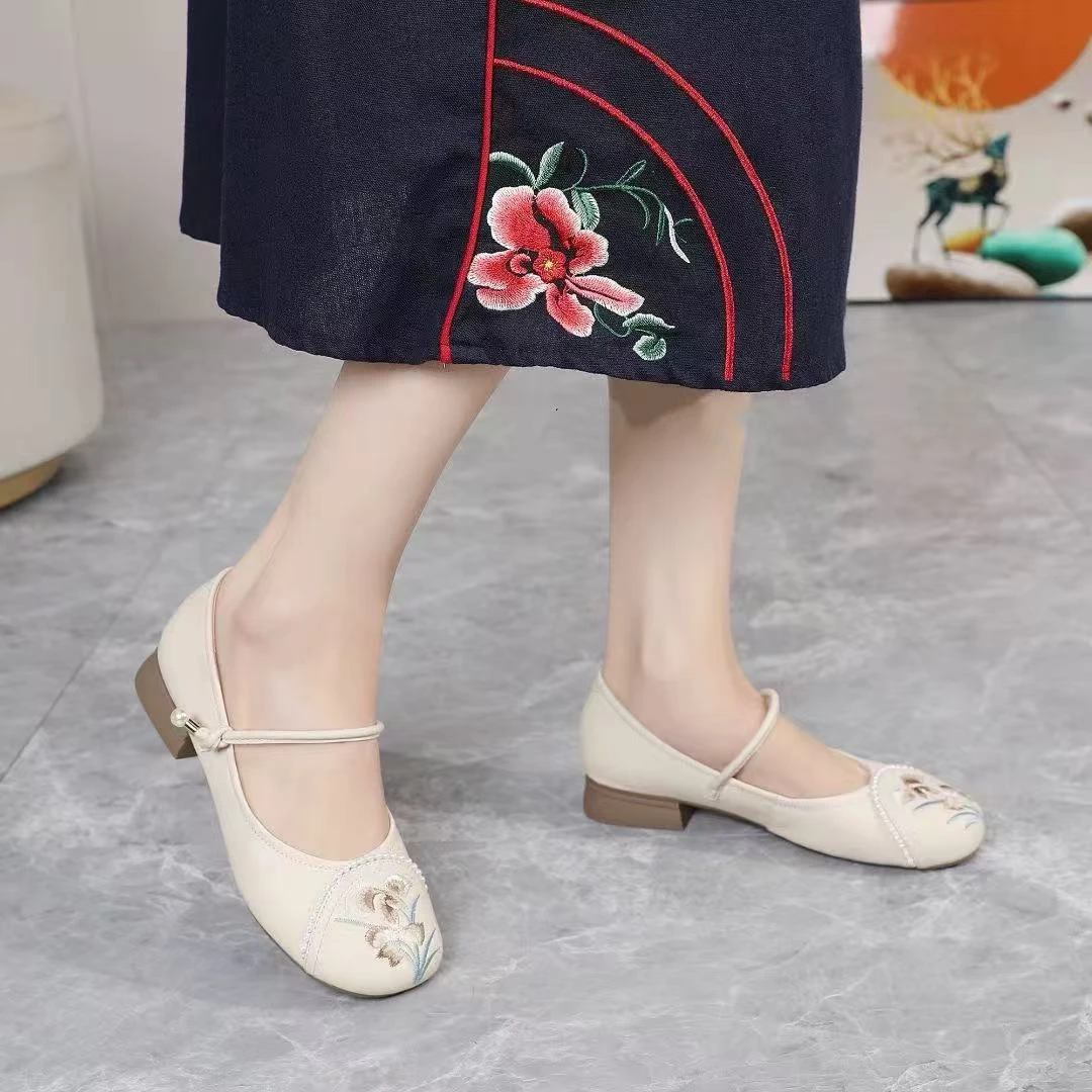 C3188  米色 时尚圆头舒适平浅口真皮女单鞋 妈妈鞋