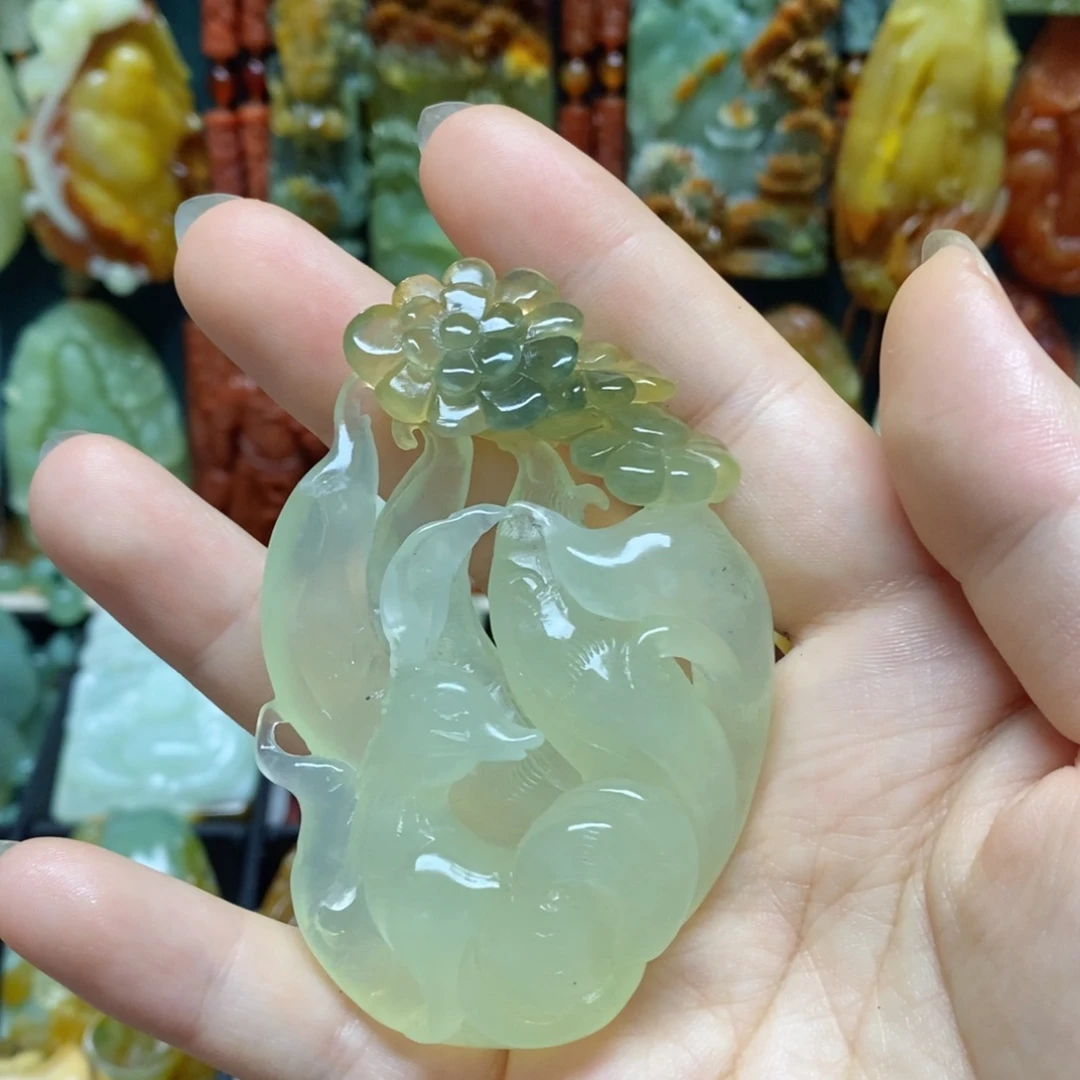 岫玉未镶嵌吊坠(赠链)