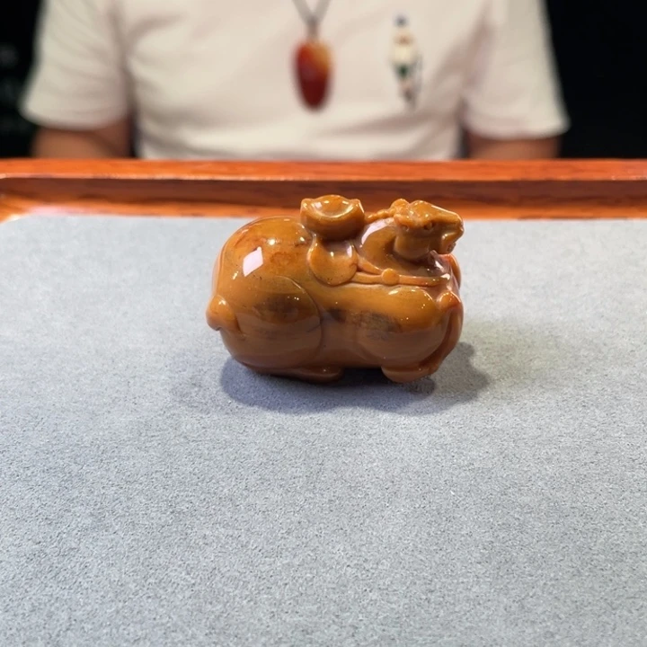 石英质玉（黄龙玉）未镶嵌颈饰