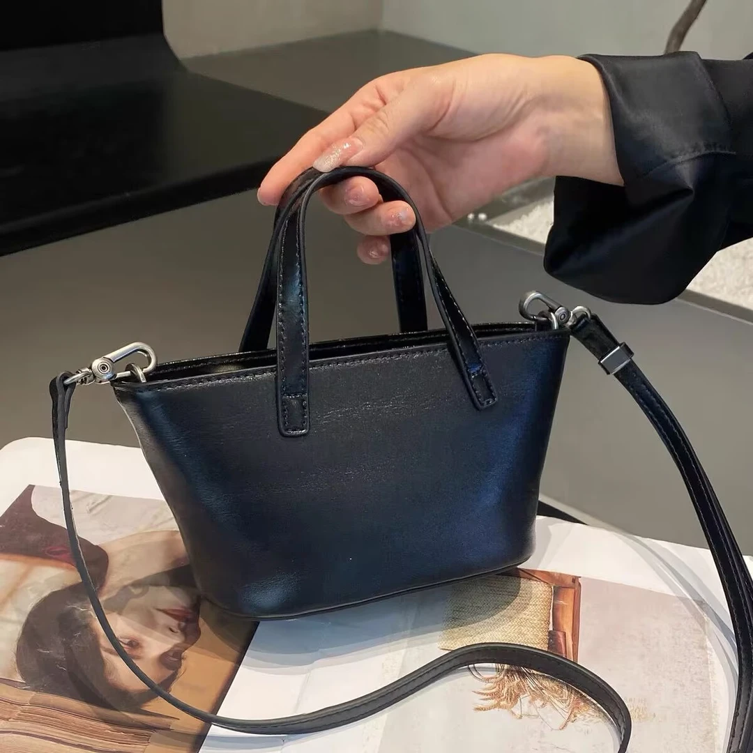 植鞣头层牛皮复古手提斜挎小方包迷你简约通勤休闲手机包JD77199