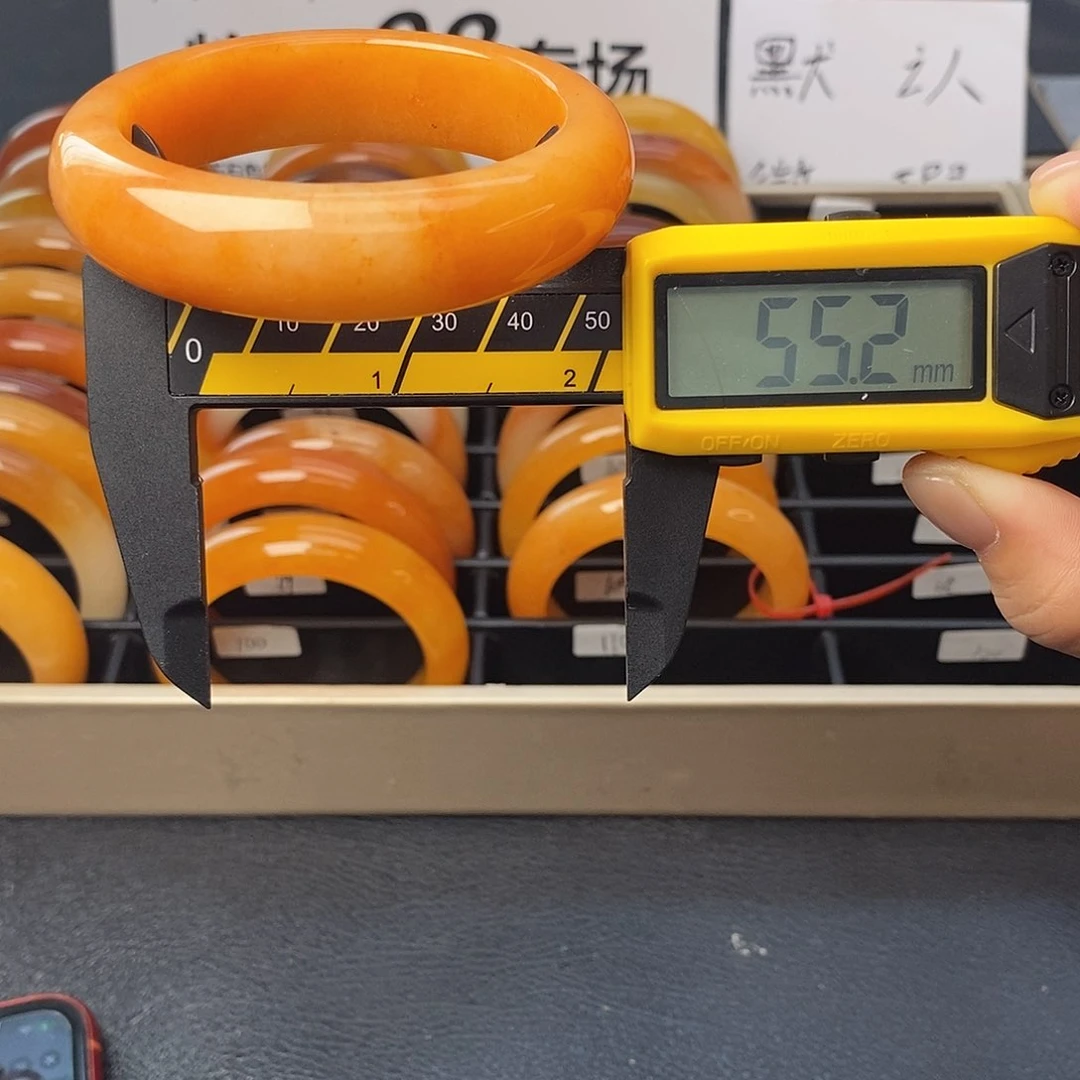 未镶嵌石英质玉（黄龙玉）手镯110号