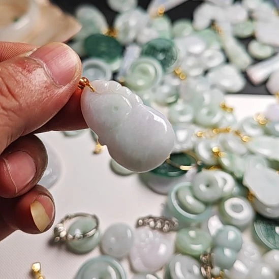 翡翠未镶嵌颈饰天然翡翠吊坠