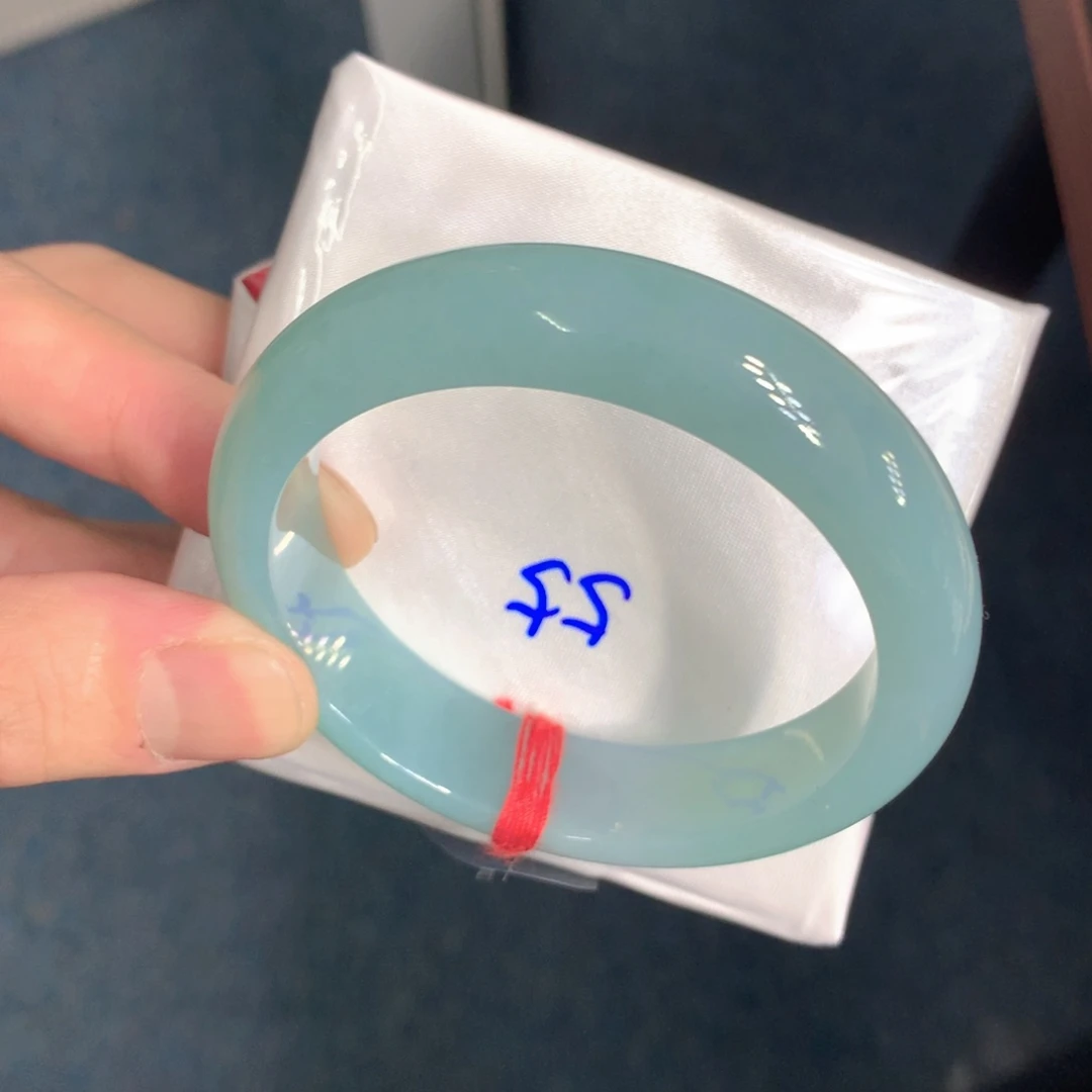 翡翠手镯未镶嵌翡翠