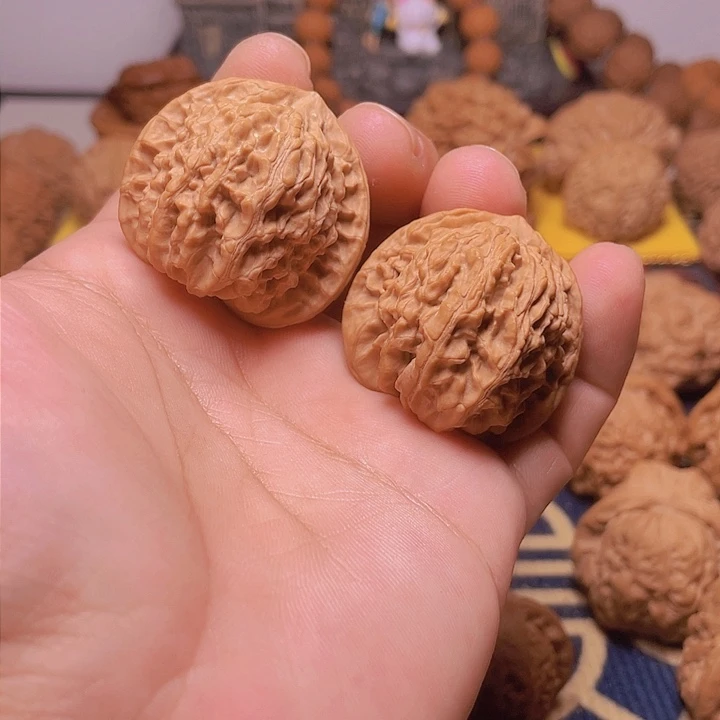 文玩核桃吊坠38野生红豆