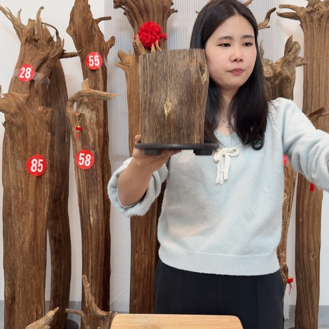 沉香碎屑沉香原材料