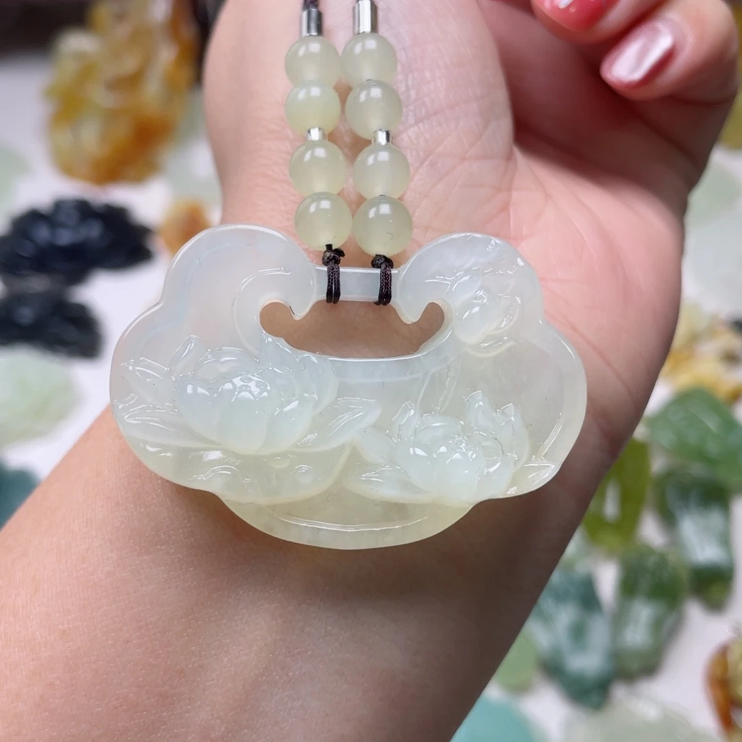 蛇纹石玉颈饰未镶嵌