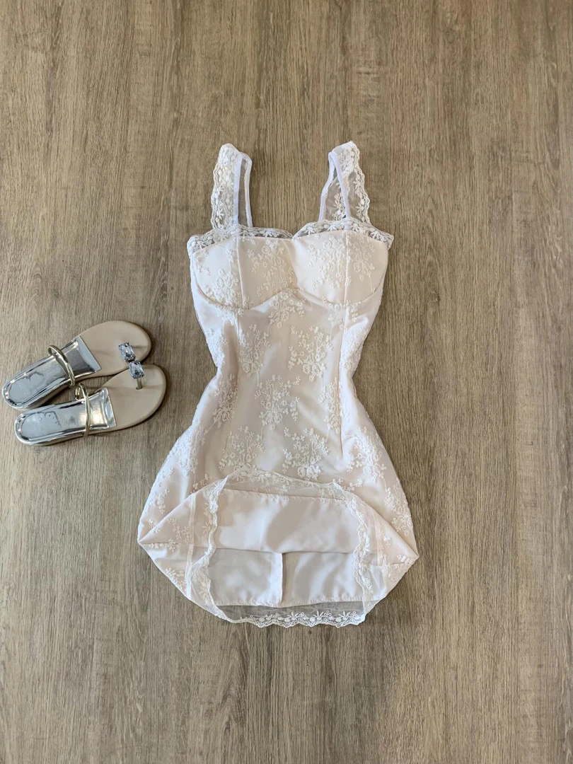 法式蕾丝花边吊带连衣裙女夏季2025新款甜辣修身显瘦a字包臀短裙