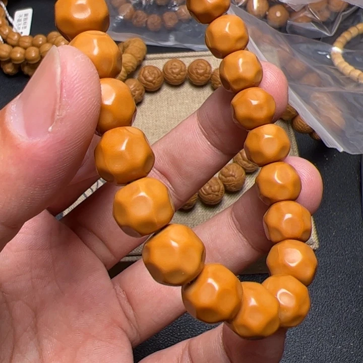 猴头核桃手串卡罗拉