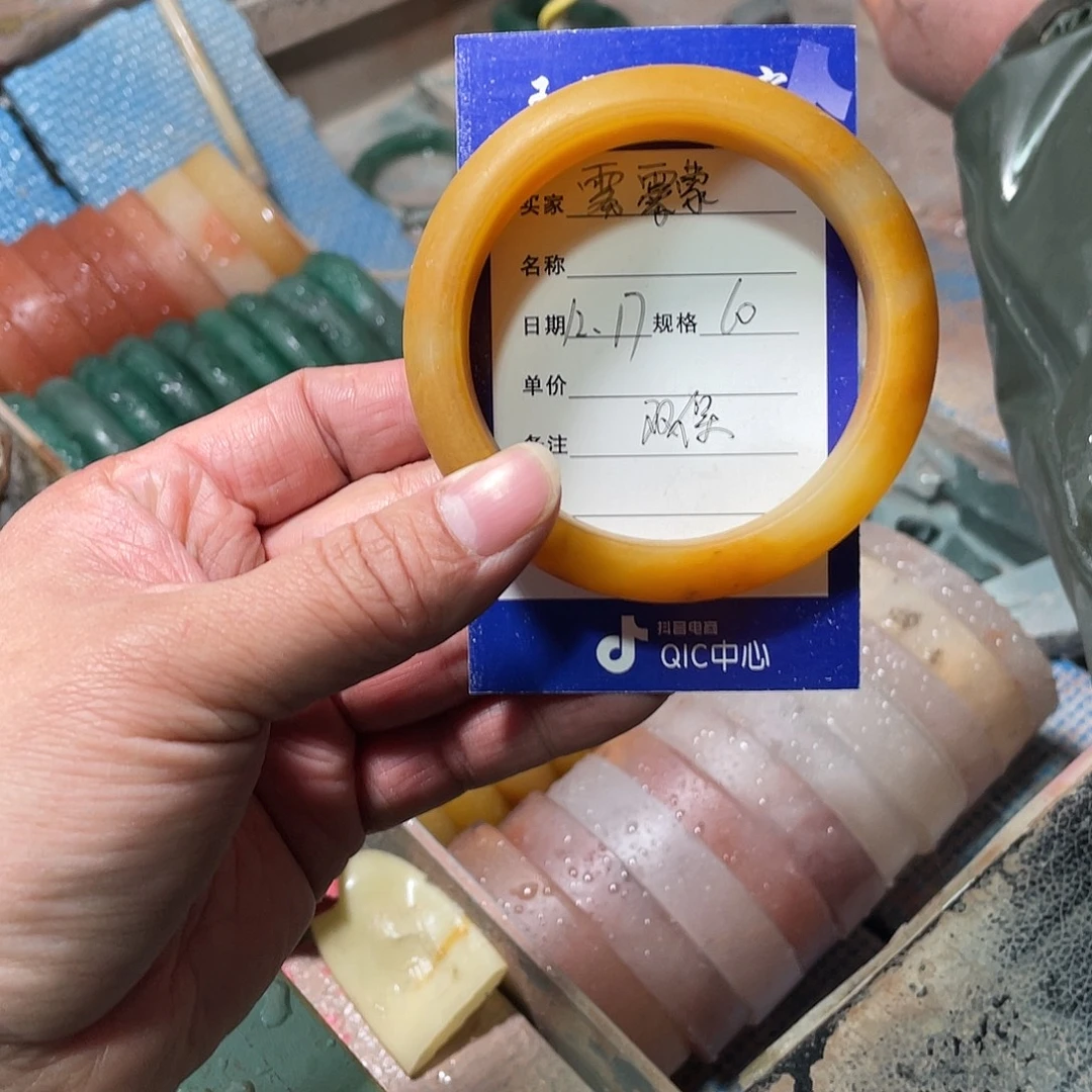 雾***蒙石英质玉未镶嵌手镯定制加工