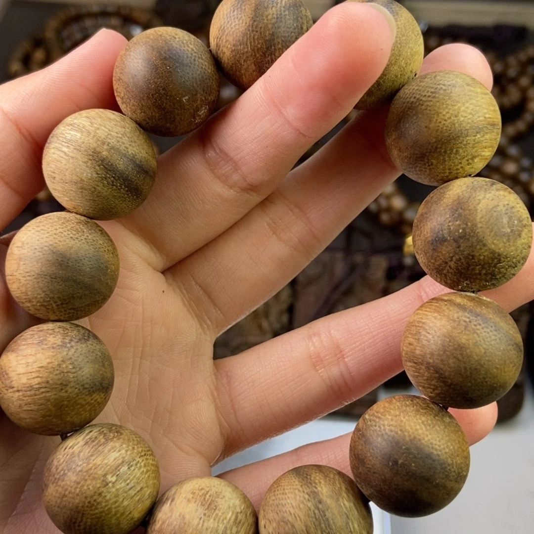 沉香手串回****品越南芽庄白