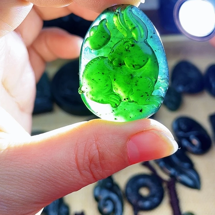 蛇纹石玉未镶嵌挂件