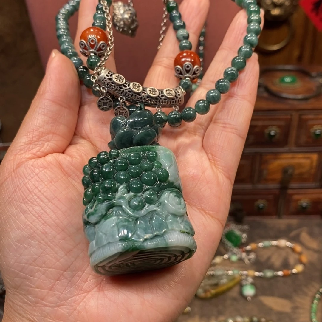 翡翠吊坠(赠链)未镶嵌