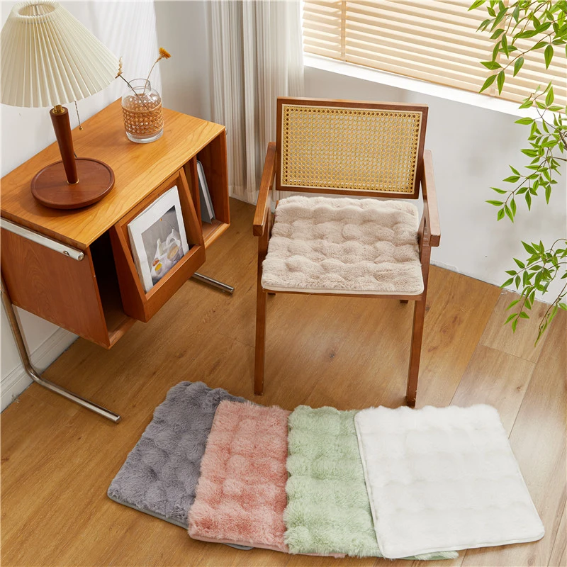 兔兔绒保暖坐垫秋冬屁垫办公室久坐椅垫冬季加厚毛绒学生屁股坐垫