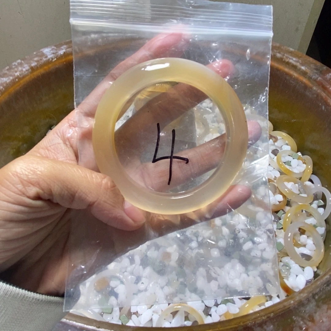 章***王玛瑙/玉髓未镶嵌手镯4号