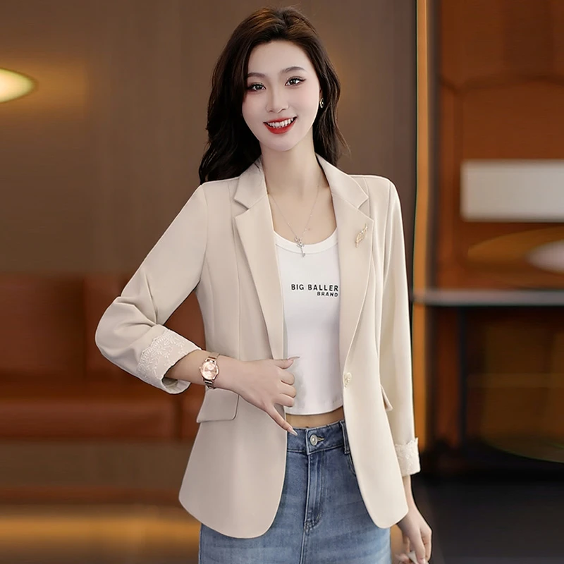 修身小西装外套女春秋今年新款气质休闲品牌爆款妈妈职业西服上衣