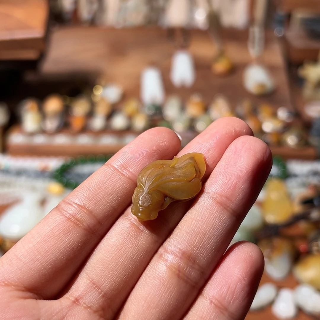 和田玉颈饰未镶嵌淡****.