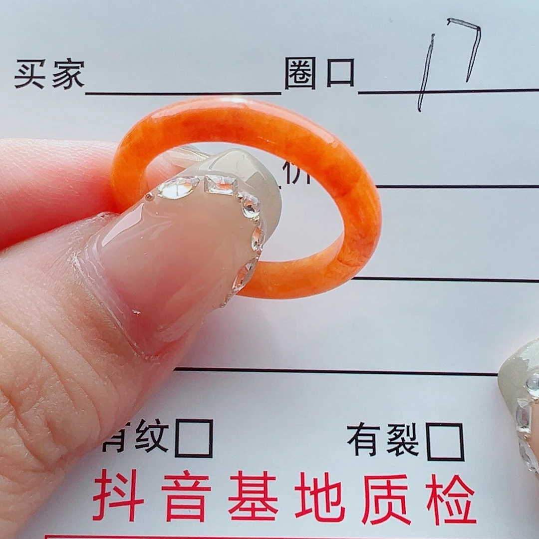 未镶嵌戒指翡翠亲***?戒圈