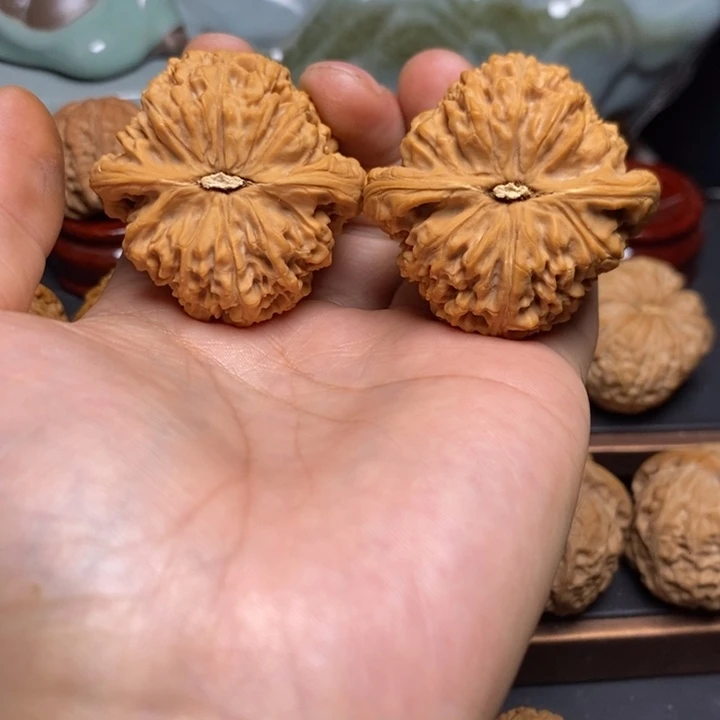 把件文玩核桃唤****雪南疆石