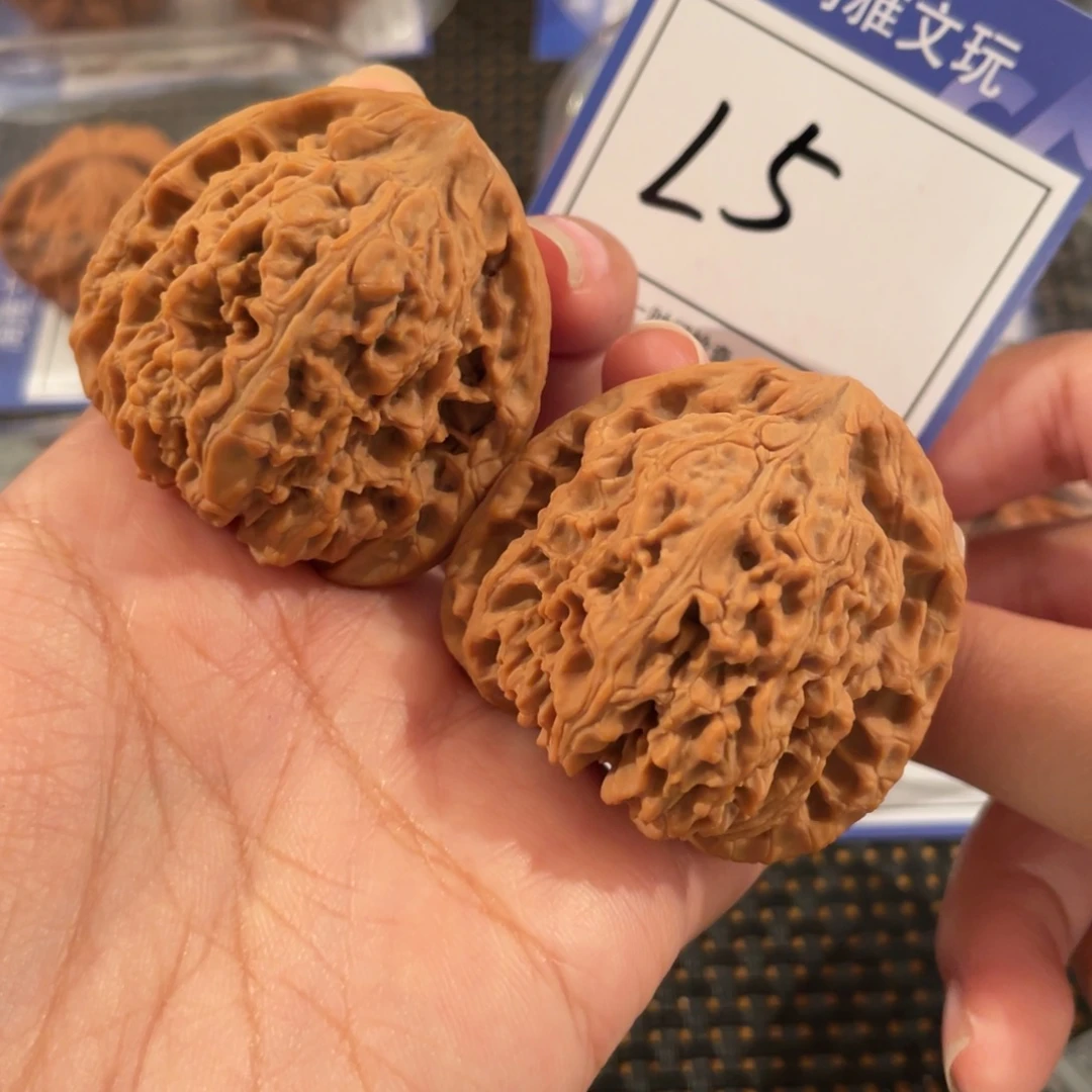 文玩核桃把件L5  三角疆 44