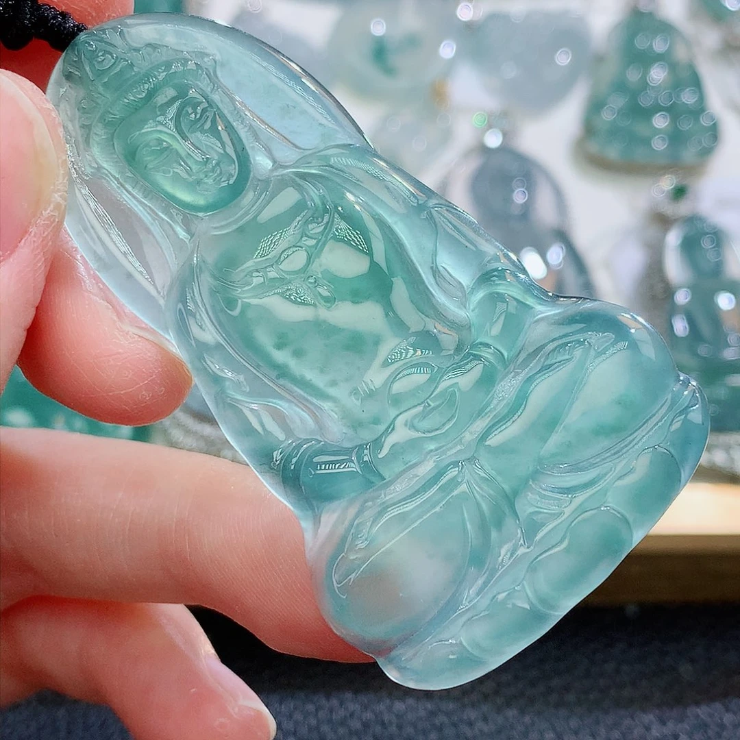 翡翠挂件未镶嵌翡翠