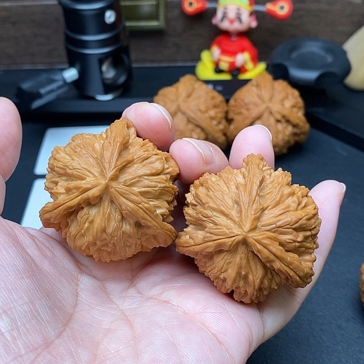 晓***文玩核桃把件白奔