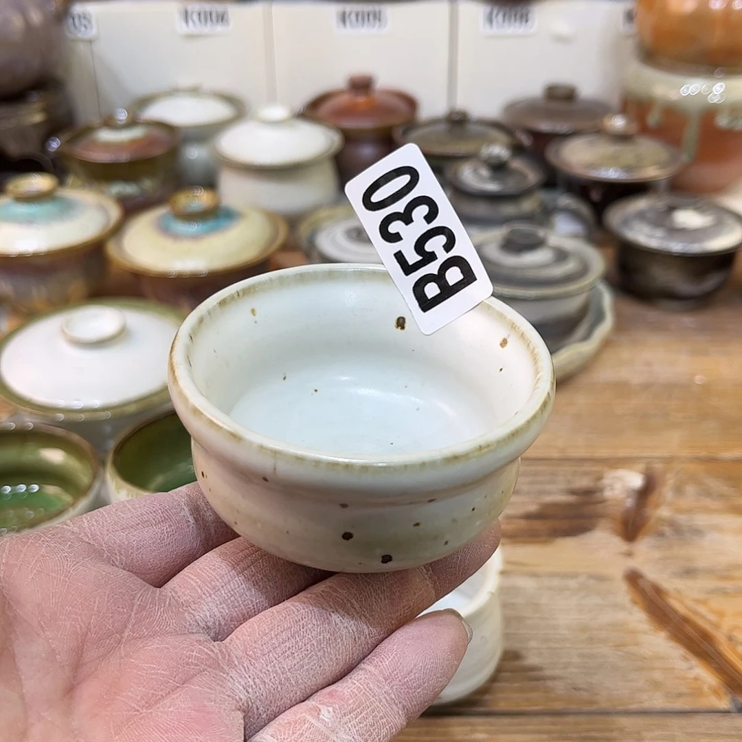 白泥茶杯阿*秋陶瓷艺术