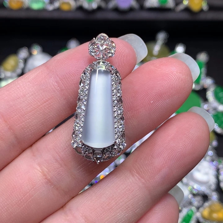 翡翠18K金镶嵌颈饰玻璃无事柱