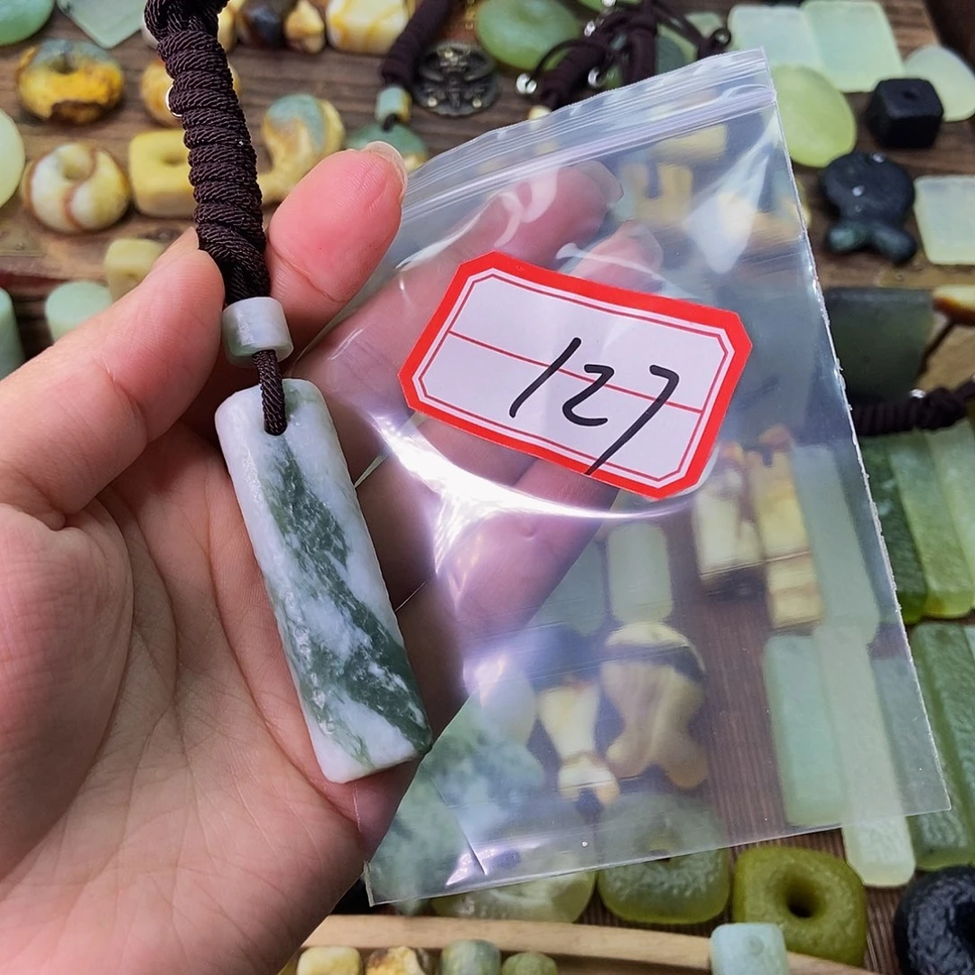 蛇纹石玉未镶嵌颈饰花***败