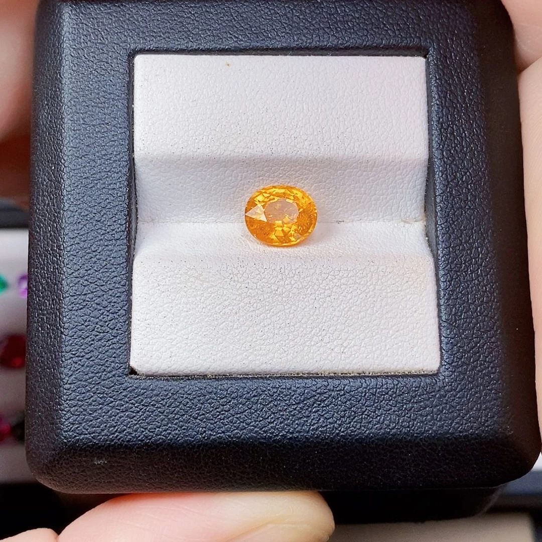 未镶嵌裸石石榴石（芬达石）3.15ct
