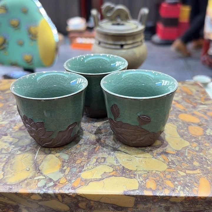 哥瓷浮雕品茗杯一组三个