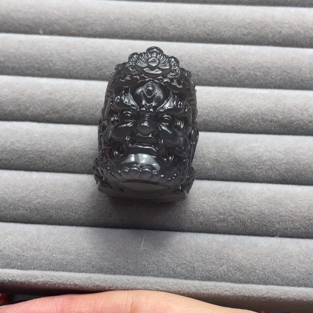 凛***风南红玛瑙未镶嵌雕刻