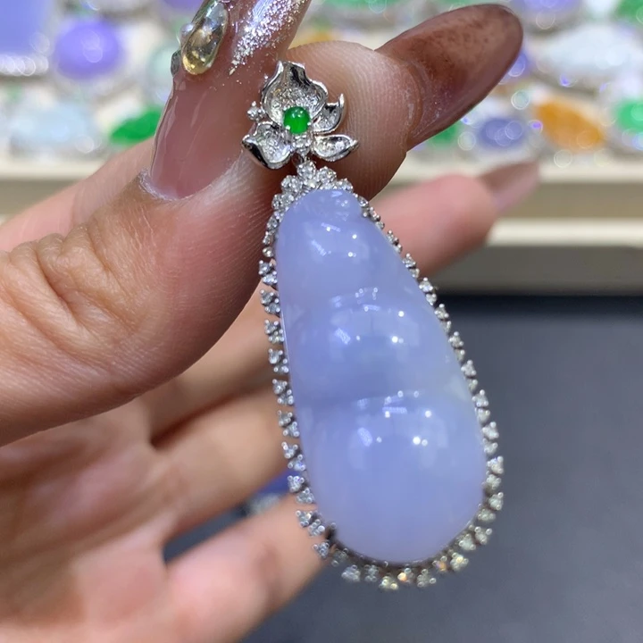 翡翠颈饰18K金镶嵌翡翠