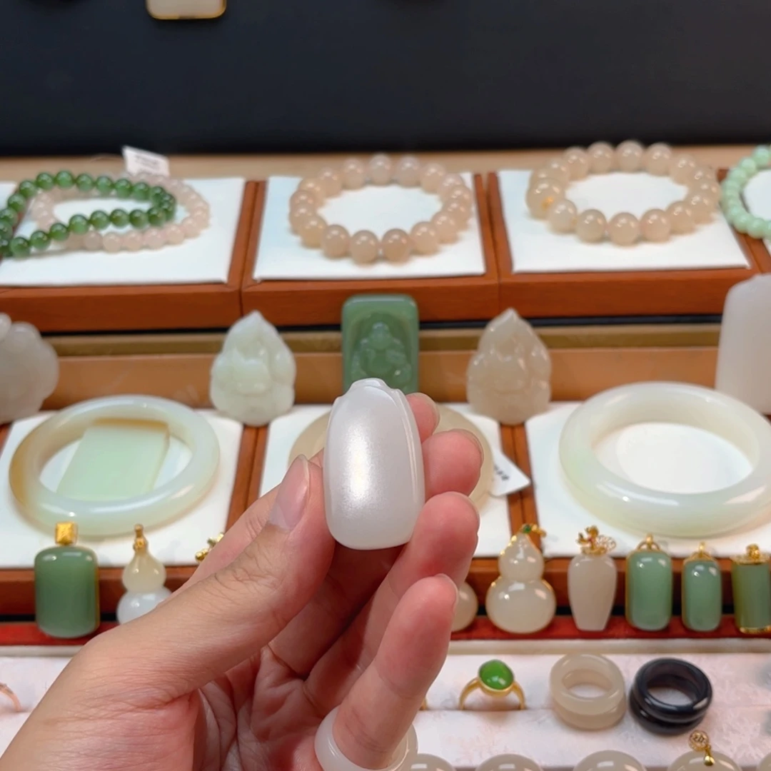 ꧔***b颈饰未镶嵌和田玉