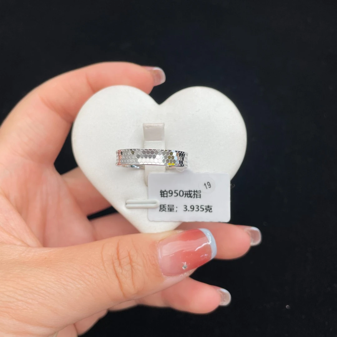 PT950铂金戒指 菱面时尚素款简约 3.93g 圈口19 卡4.3