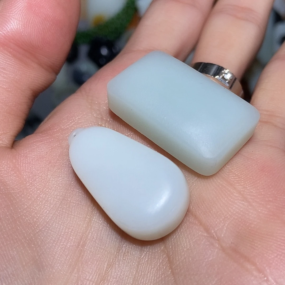 A***a和田玉未镶嵌颈饰