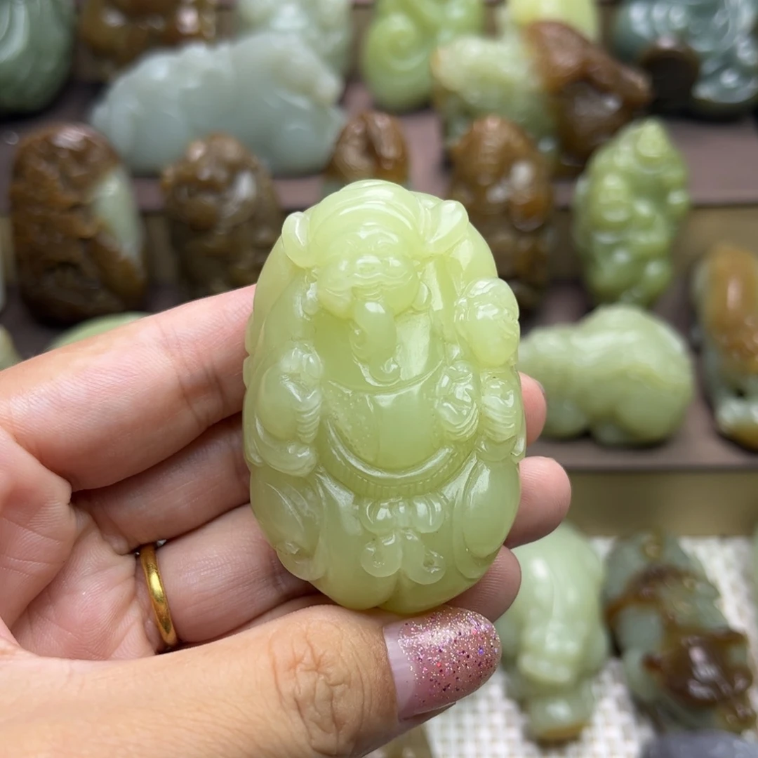 和田玉未镶嵌把件