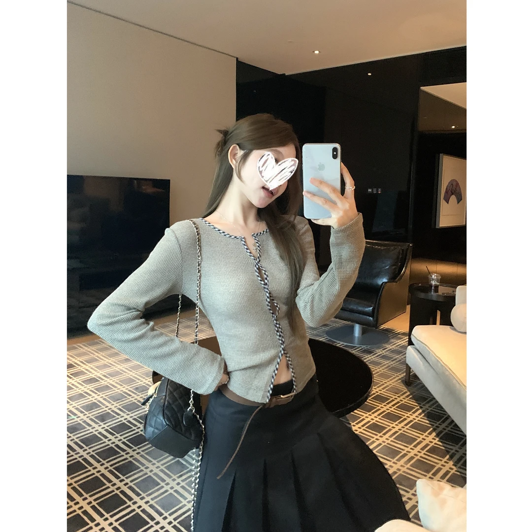 设计感撞色格纹性感气质长袖针织T恤女秋季显瘦百搭chic修身上衣