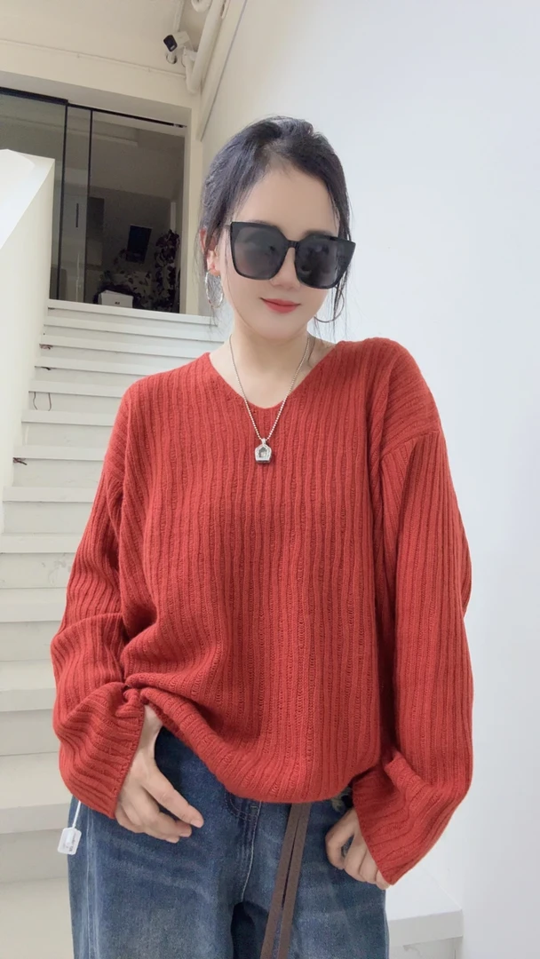 【摩姐姐欧韩】110338秋季新款慵懒风坑条V领软糯宽松套头毛衣
