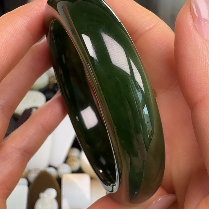 和田玉未镶嵌手镯