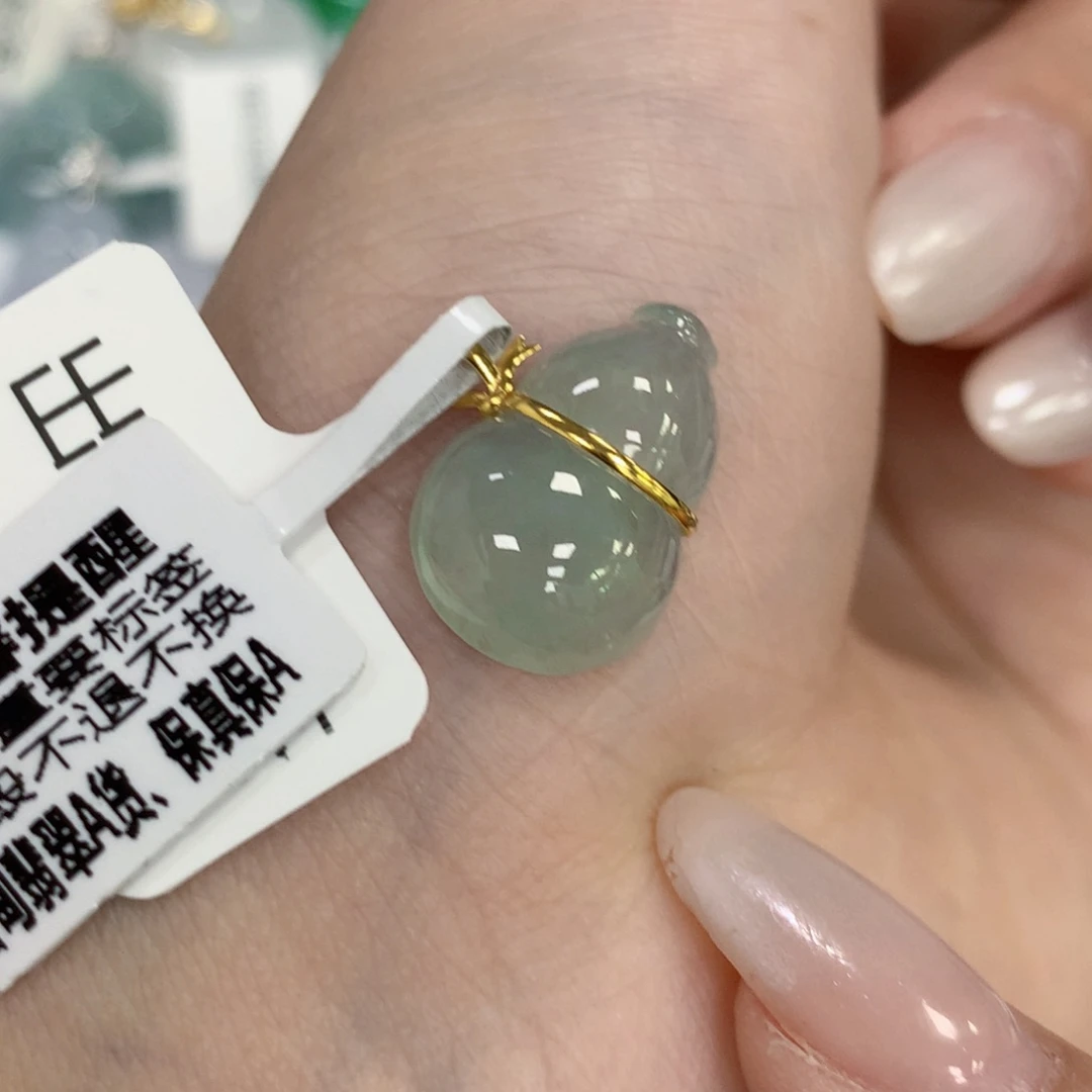 颈饰18K金镶嵌翡翠