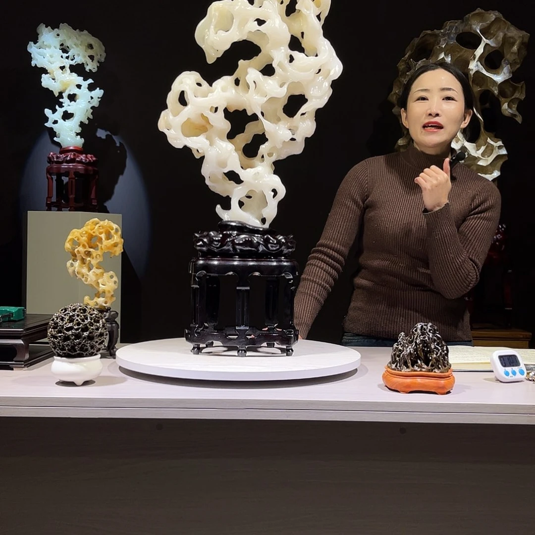 鸭****想太湖石摆件玉质