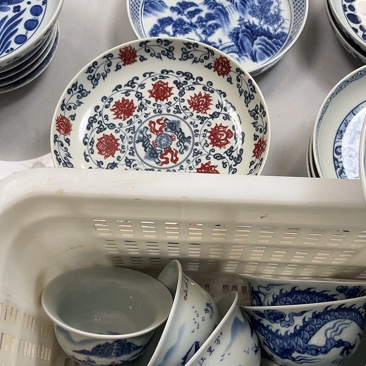 瓷片景德镇釉里红缠枝莲大壶承