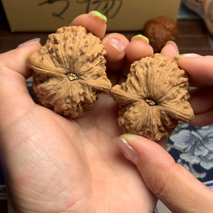 吊坠文玩核桃?**七血麒麟