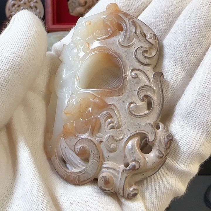 一***提和田玉未镶嵌颈饰