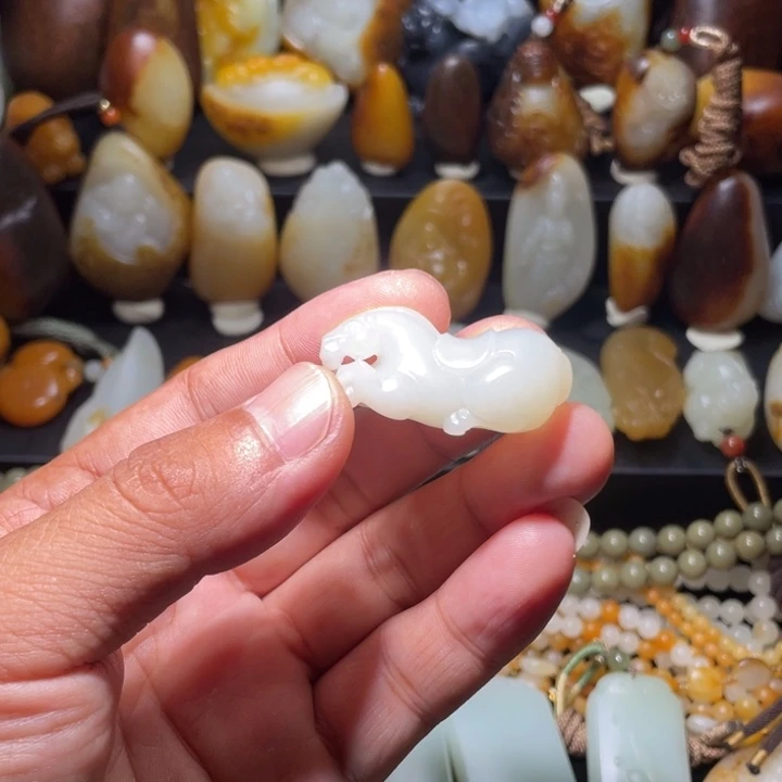 和田玉未镶嵌珠宝奇石