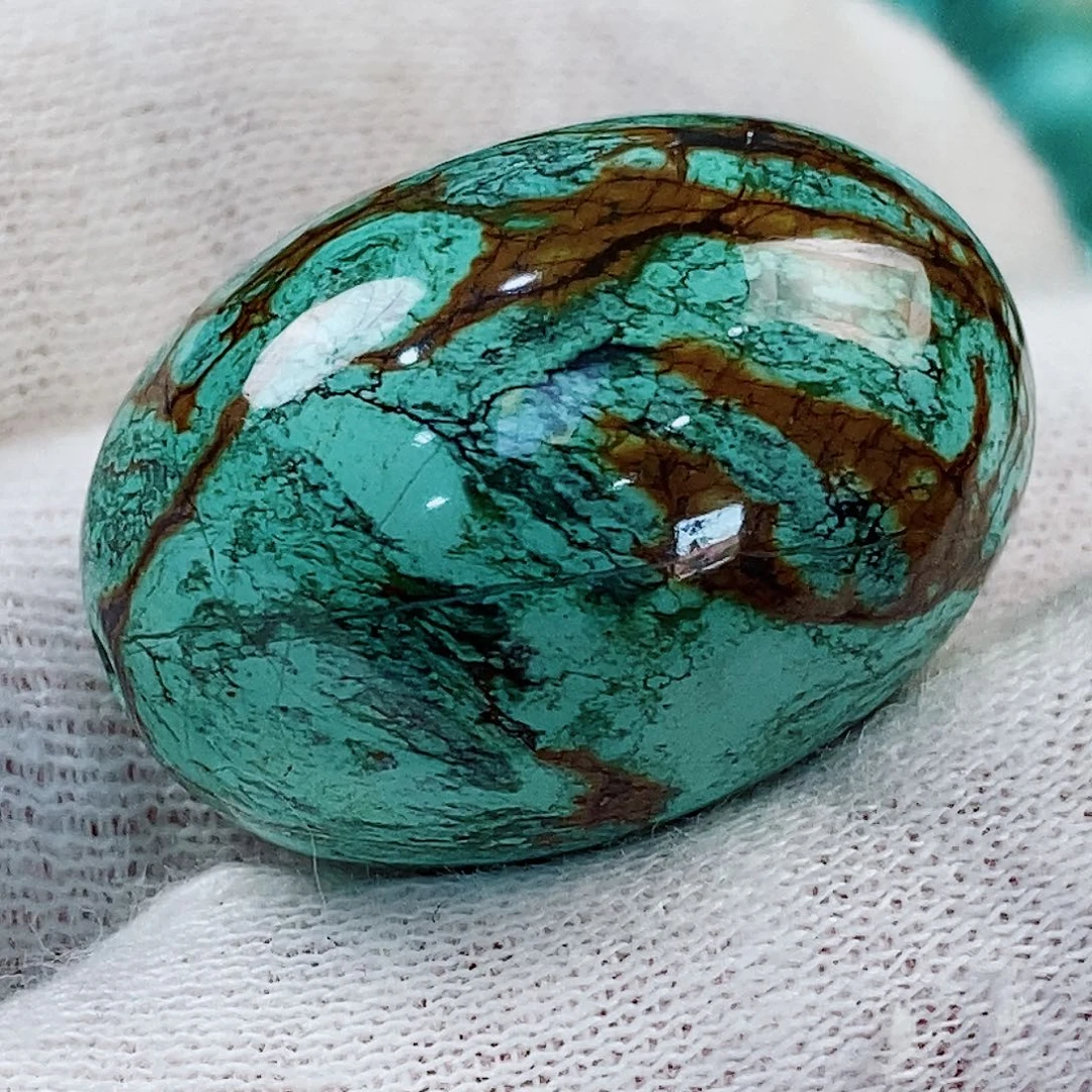 谢***进绿松石未镶嵌原矿无优化