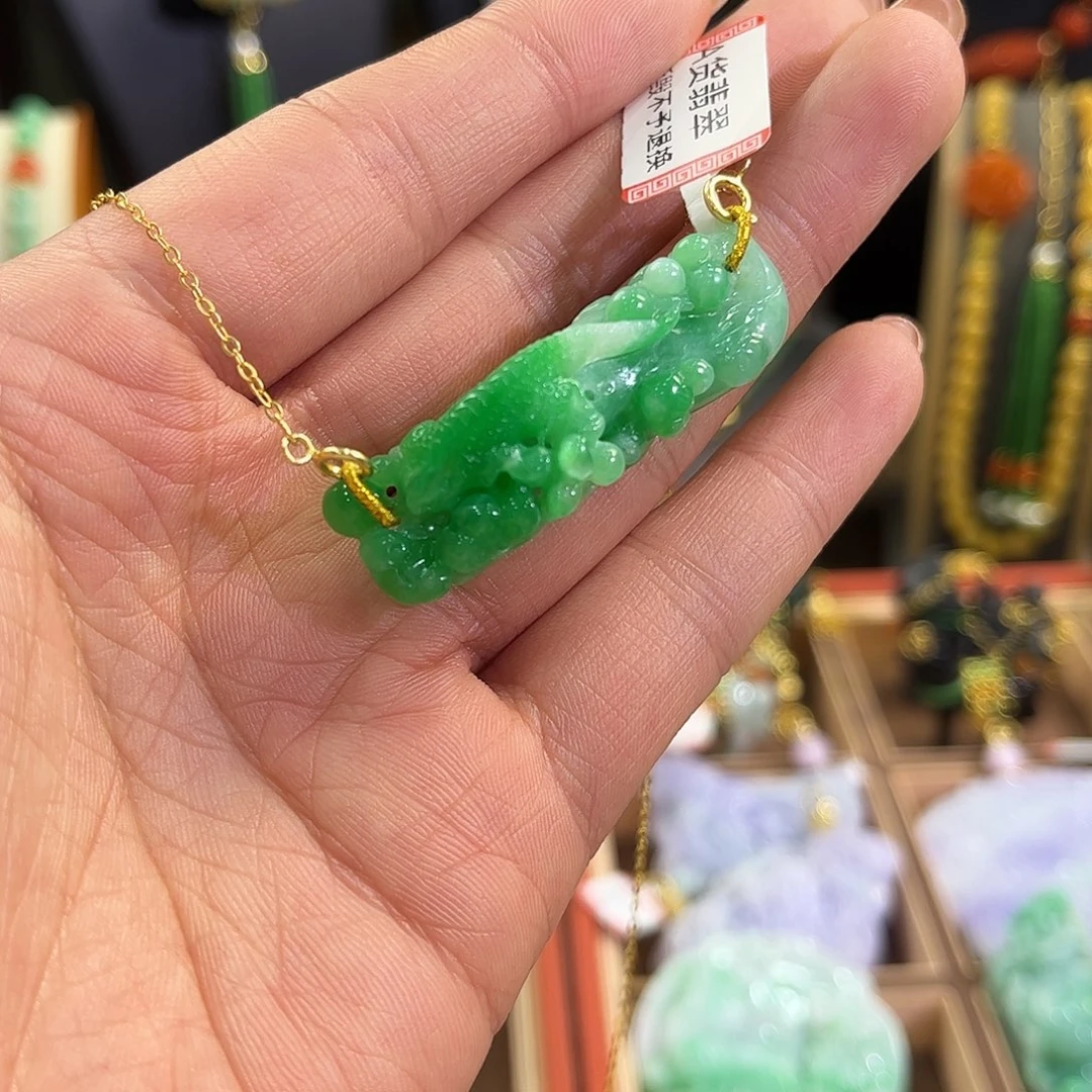 翡翠未镶嵌颈饰今非昔比