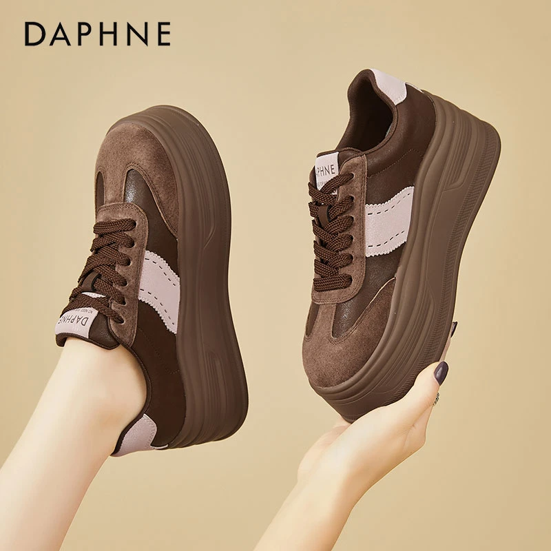 达芙妮棕色厚底德训鞋女2025秋季新款增高松糕板鞋时尚休闲阿甘鞋